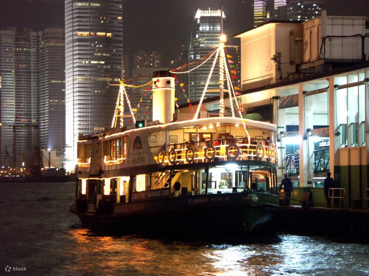 夜游维多利亚港